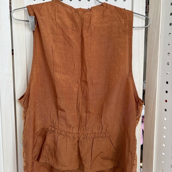 Papillon Blanc Terracotta Floral Lace Vest - Picture 3 of 4